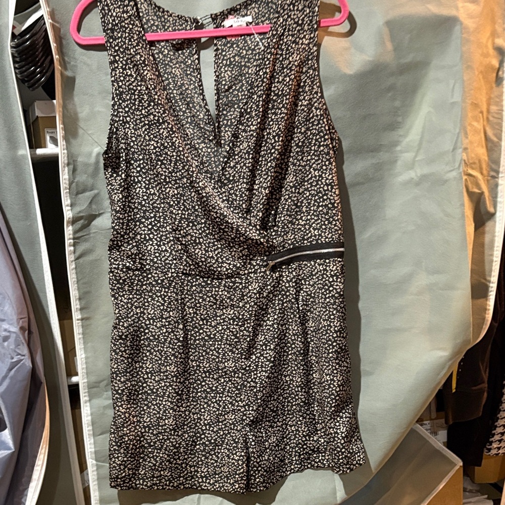 15c# Bar III Black, Brown and White Floral Romper W sz L EUC multiple accents